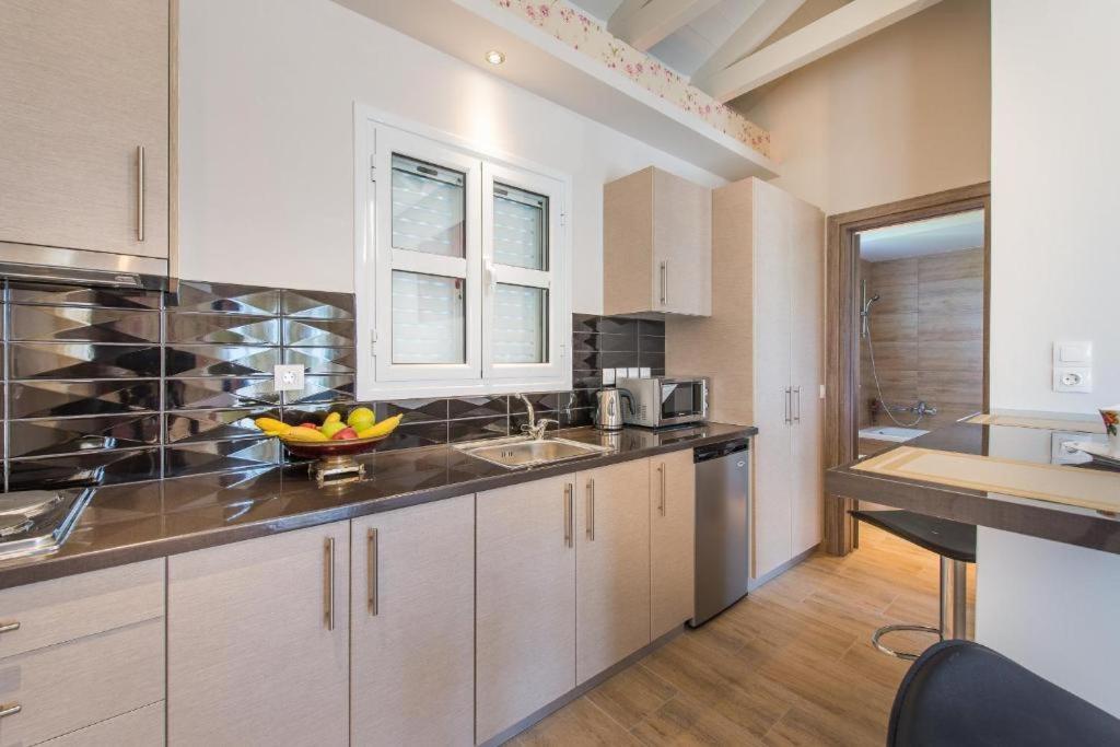Aeolos Boutique Hotel & Suites Kalamákion 외부 사진